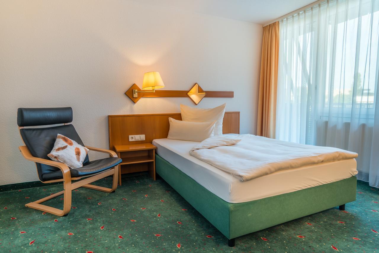 Airporthotel Residenz Штайненброн Экстерьер фото